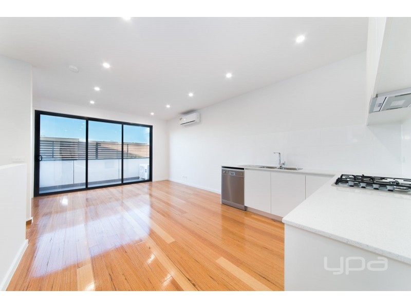 4/11 Gladstone Pde, Glenroy VIC 3046