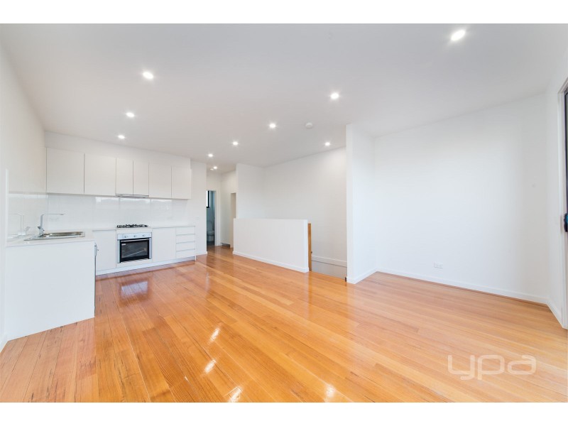 4/11 Gladstone Pde, Glenroy VIC 3046