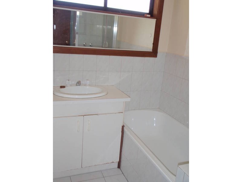 5B Ashleigh Crescent, Meadow Heights VIC 3048