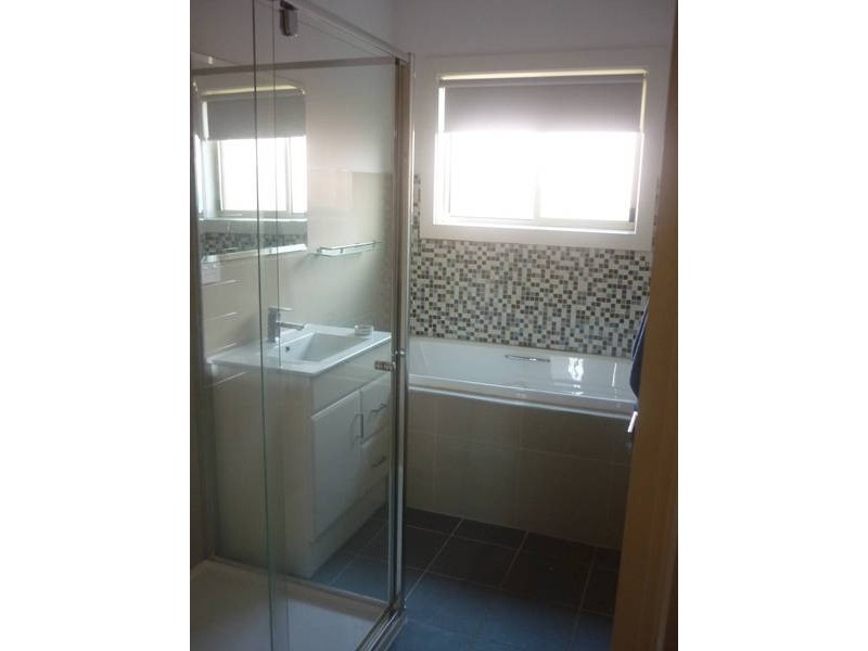 17 Chinnock Court, Craigieburn VIC 3064