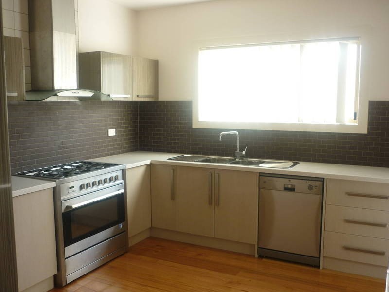 17 Chinnock Court, Craigieburn VIC 3064