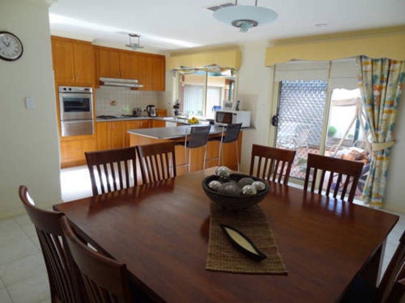 4 Greensted Grove, Roxburgh Park VIC 3064