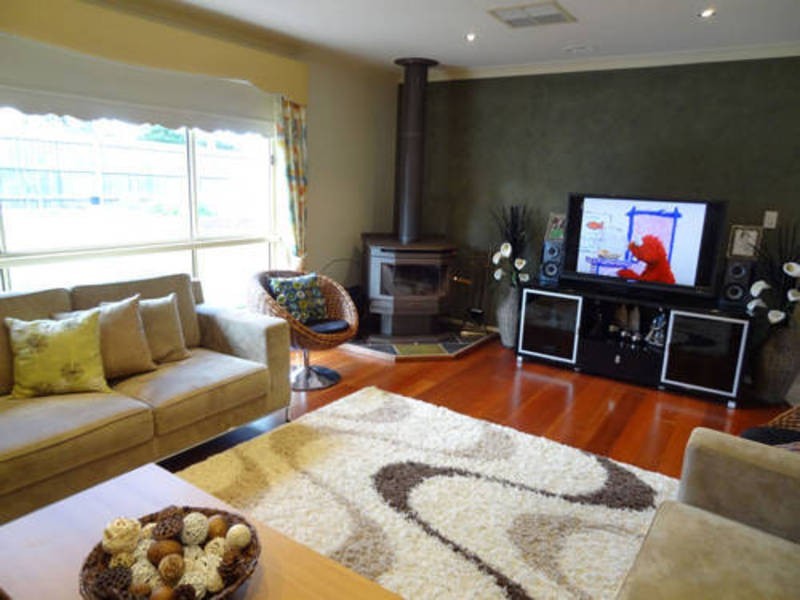 4 Greensted Grove, Roxburgh Park VIC 3064