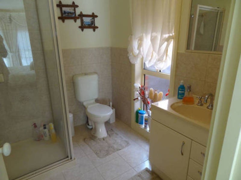 4 Greensted Grove, Roxburgh Park VIC 3064