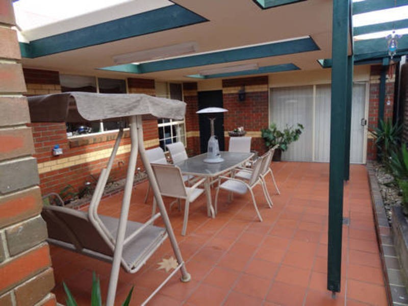 4 Greensted Grove, Roxburgh Park VIC 3064