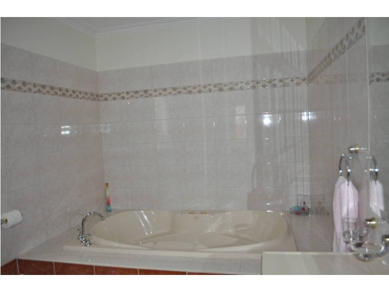 18 Maclaren Court, Greenvale VIC 3059