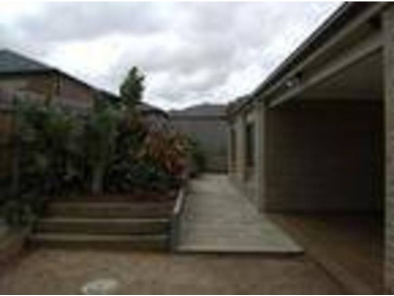 31 Tiffany Cres, Roxburgh Park VIC 3064