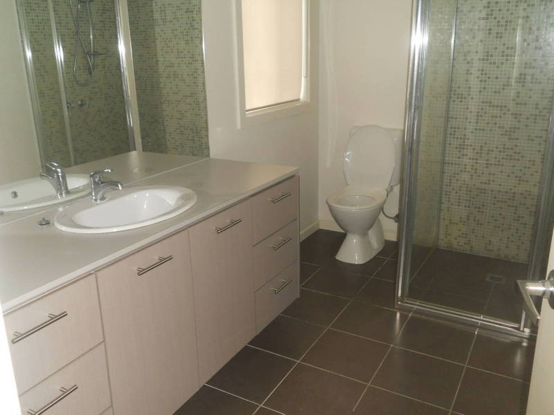 31 Tiffany Cres, Roxburgh Park VIC 3064