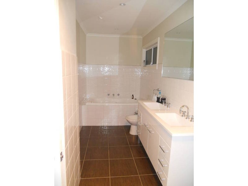 99a View St, Glenroy VIC 3046