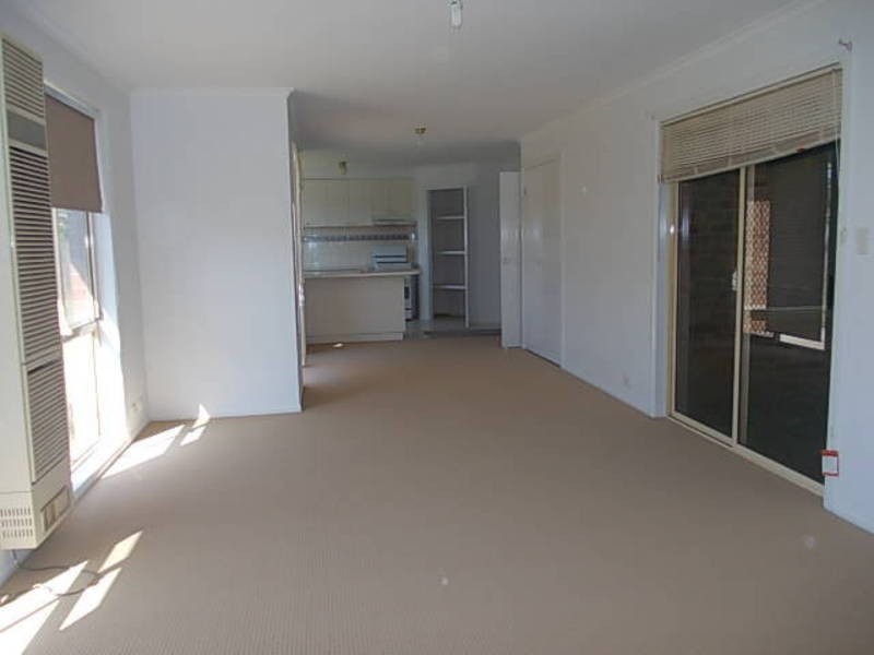 12 Benaud Close, Meadow Heights VIC 3048