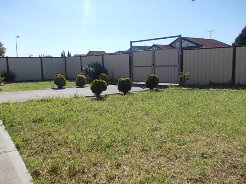 12 Benaud Close, Meadow Heights VIC 3048