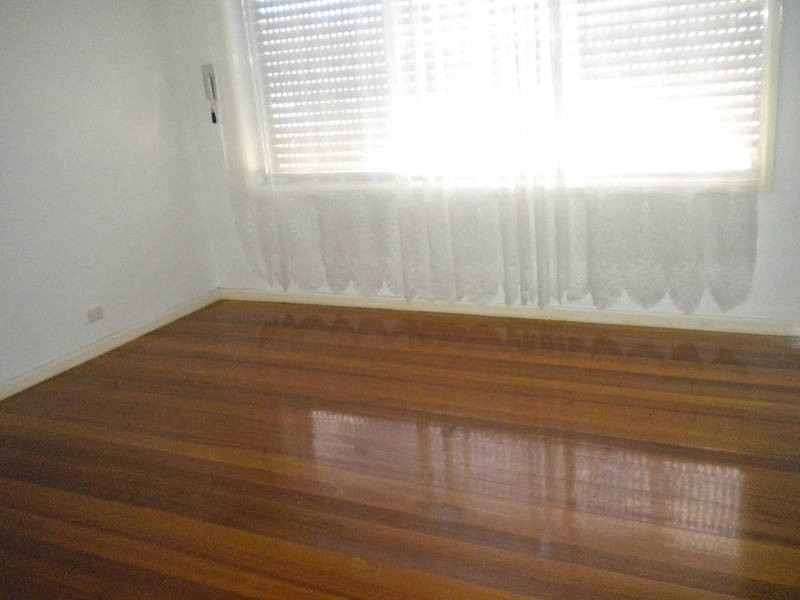 2 Power Close, Gladstone Park VIC 3043