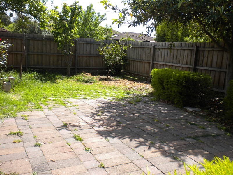 2 Power Close, Gladstone Park VIC 3043