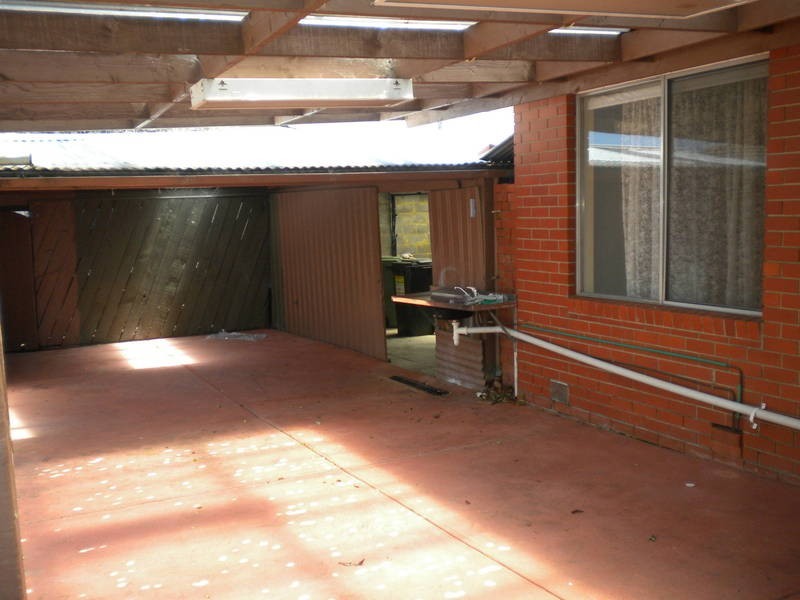 2 Power Close, Gladstone Park VIC 3043