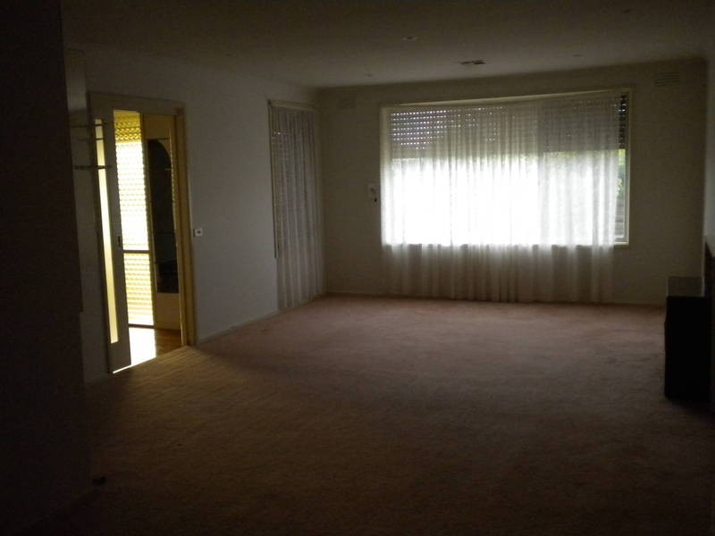 2 Power Close, Gladstone Park VIC 3043