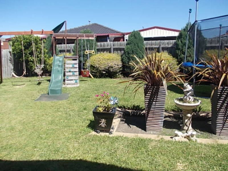 6 Athol Avenue, Roxburgh Park VIC 3064