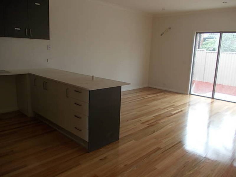 2/25 Gladstone Parade, Glenroy VIC 3046