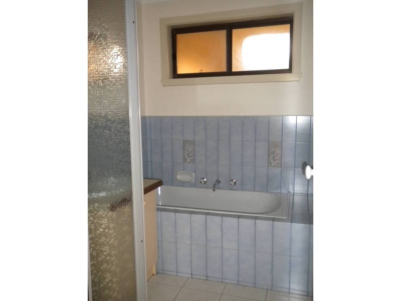 2/55 Tarcoola Ave, Meadow Heights VIC 3048