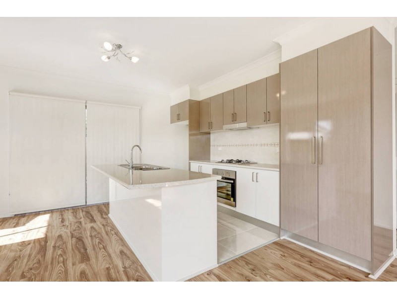 16a Gillingham Cres, Craigieburn VIC 3064
