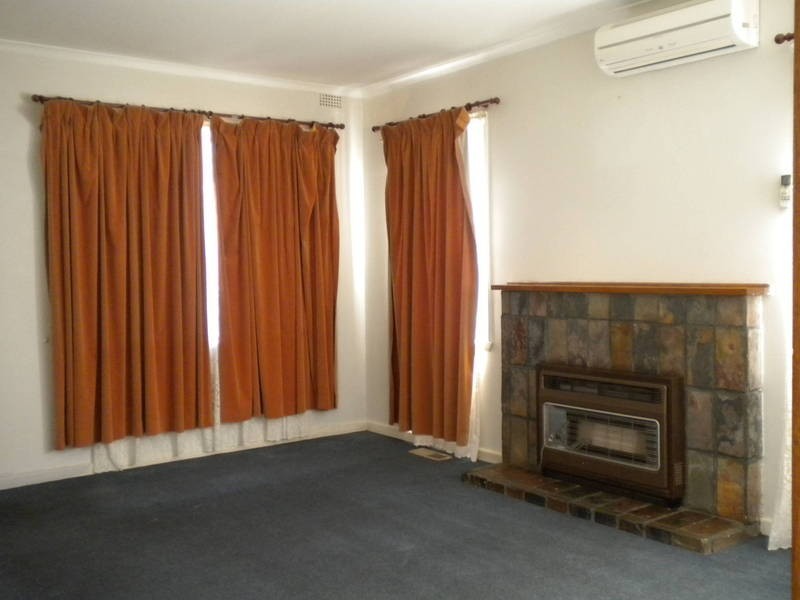 8 DALEY STREET, Glenroy VIC 3046