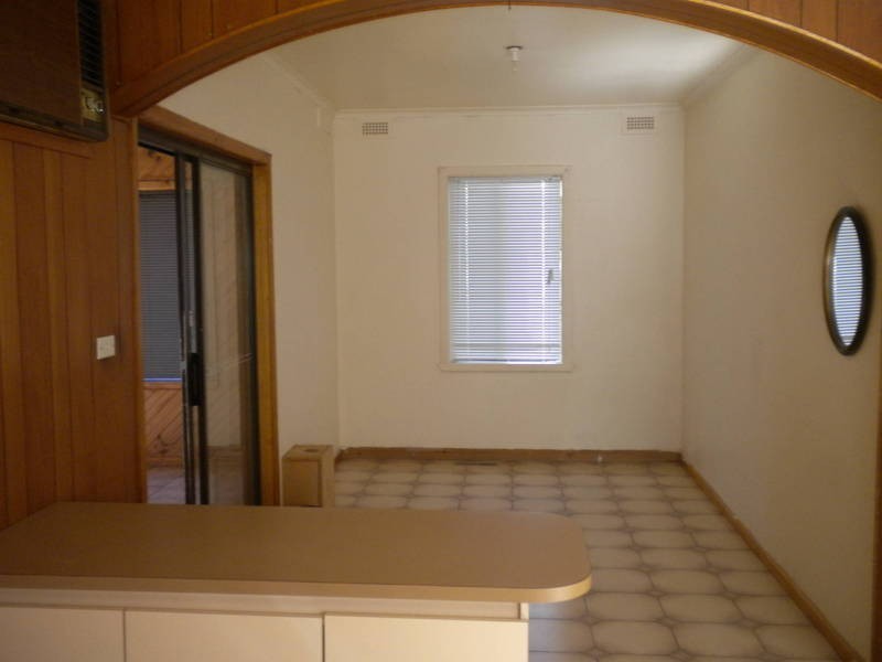 8 DALEY STREET, Glenroy VIC 3046