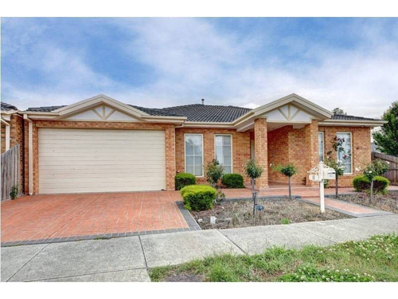8 Fairview Drive, Roxburgh Park VIC 3064