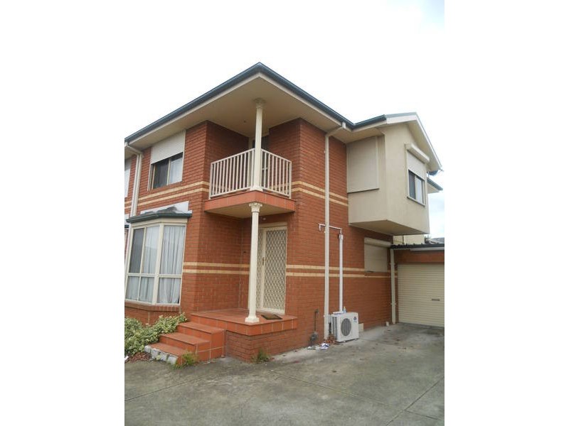 2/83 Station Rd, Glenroy VIC 3046