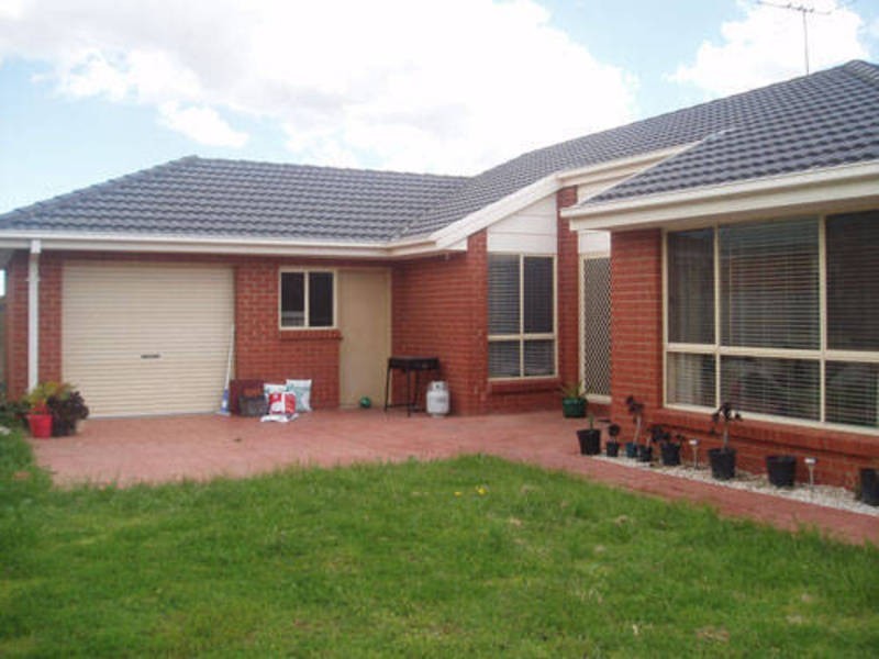 42 Parkin Avenue, Caroline Springs VIC 3023