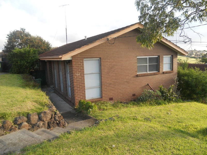 19 Hendricks Crescent, Jacana VIC 3047