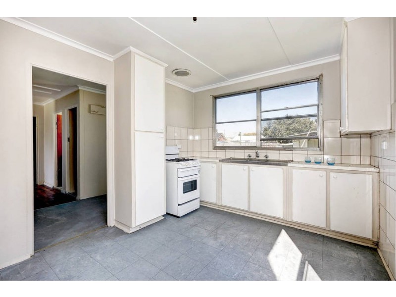 27 Hepburn st, Dallas VIC 3047