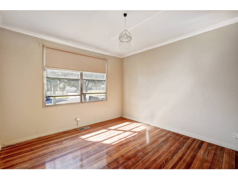 27 Hepburn st, Dallas VIC 3047