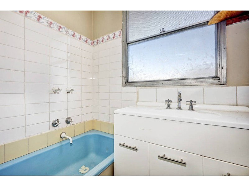 27 Hepburn st, Dallas VIC 3047