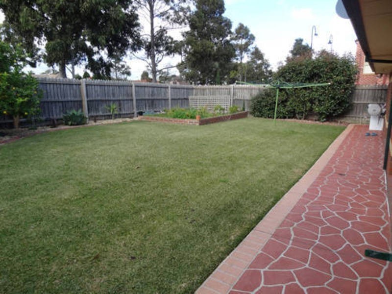 4 Greensted Grove, Roxburgh Park VIC 3064