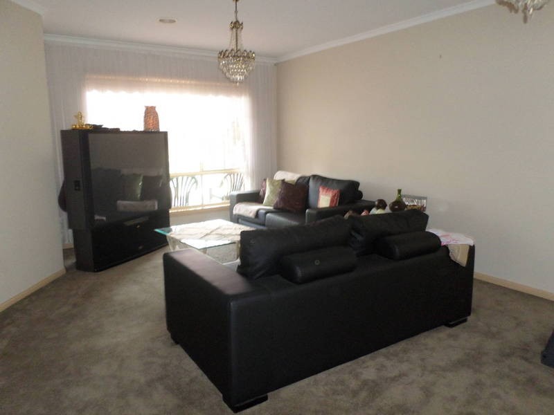 27 Wrigley Crescent, Roxburgh Park VIC 3064