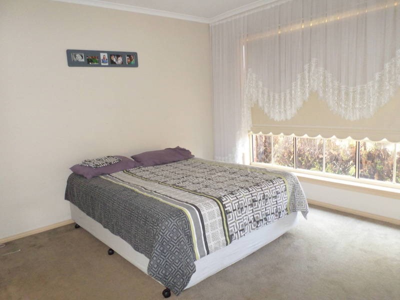 27 Wrigley Crescent, Roxburgh Park VIC 3064
