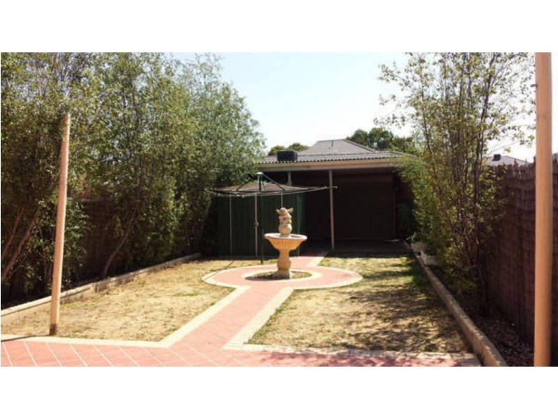 38 Athol Avenue, Roxburgh Park VIC 3064