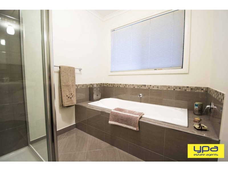 1/32  Sutherland Street, Hadfield VIC 3046