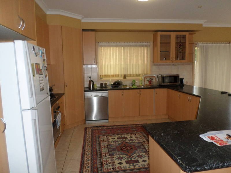 2 Taplin Way, Roxburgh Park VIC 3064