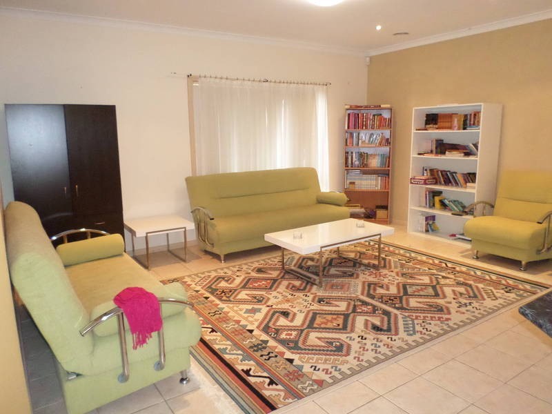 2 Taplin Way, Roxburgh Park VIC 3064