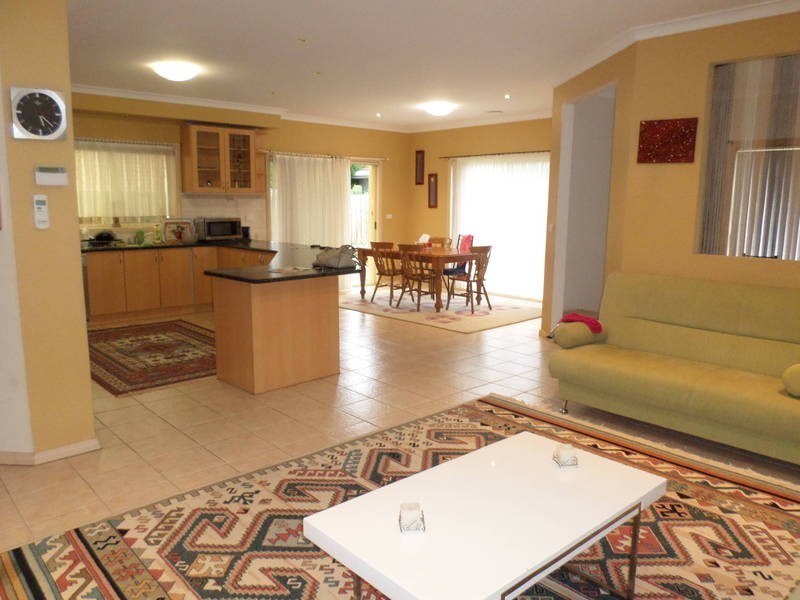 2 Taplin Way, Roxburgh Park VIC 3064