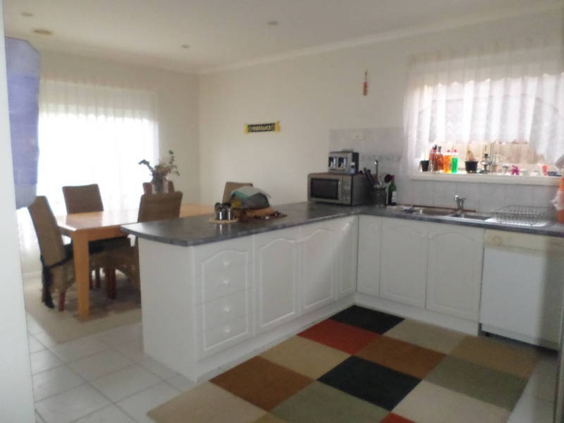 16 GOLDEN ASH COURT, Meadow Heights VIC 3048