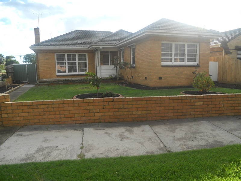 18 ANSELM GROVE, Glenroy VIC 3046