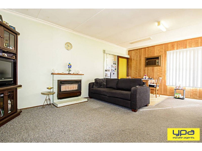 17 APOLLO CRESCENT, Dallas VIC 3047