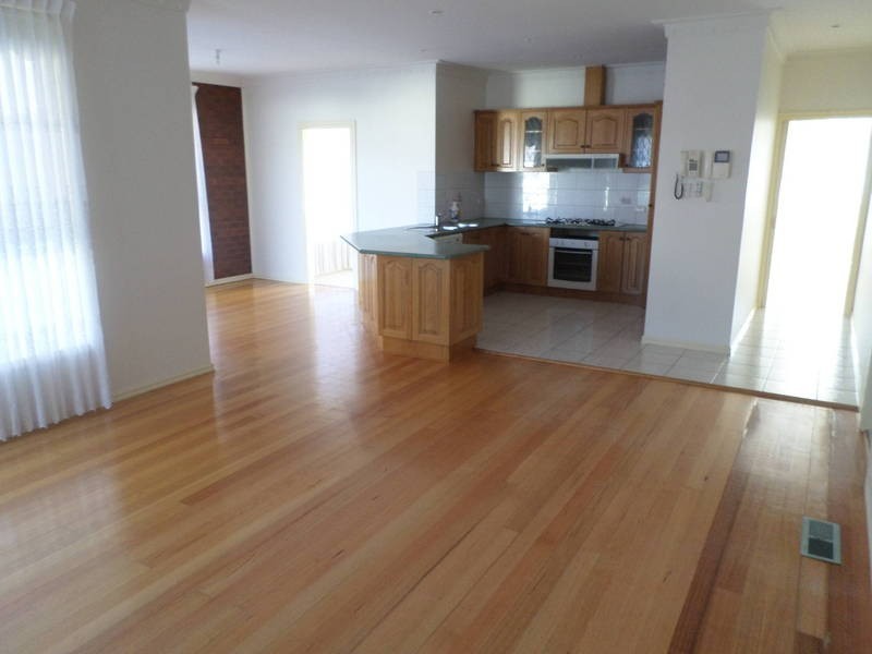 25 Benaroon Drive, Lalor VIC 3075