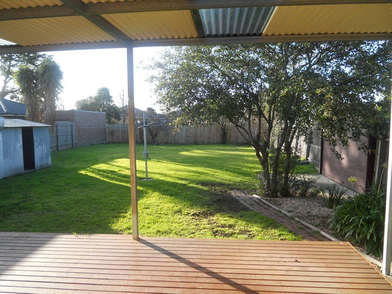 64 Leonard St, Glenroy VIC 3046