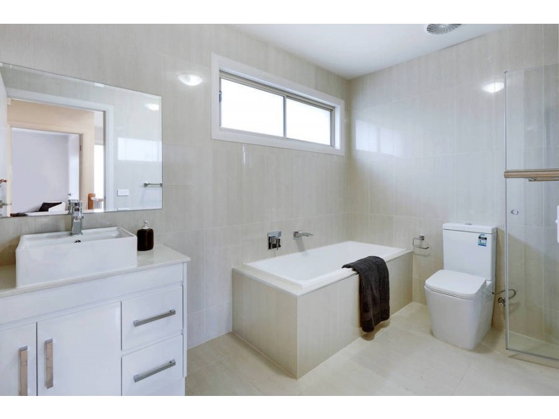 2/34 Kitchener Street, Broadmeadows VIC 3047