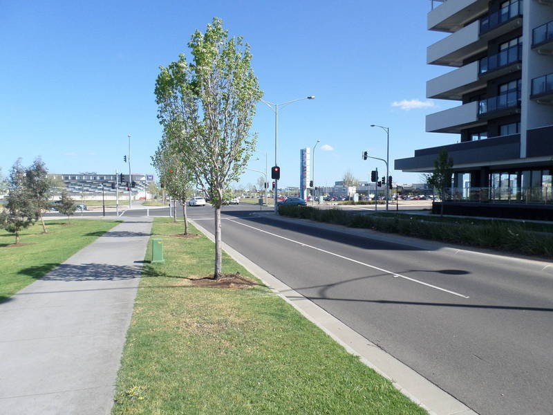 350/73 Crn Lake Street & Commercial Road, Caroline Springs VIC 3023