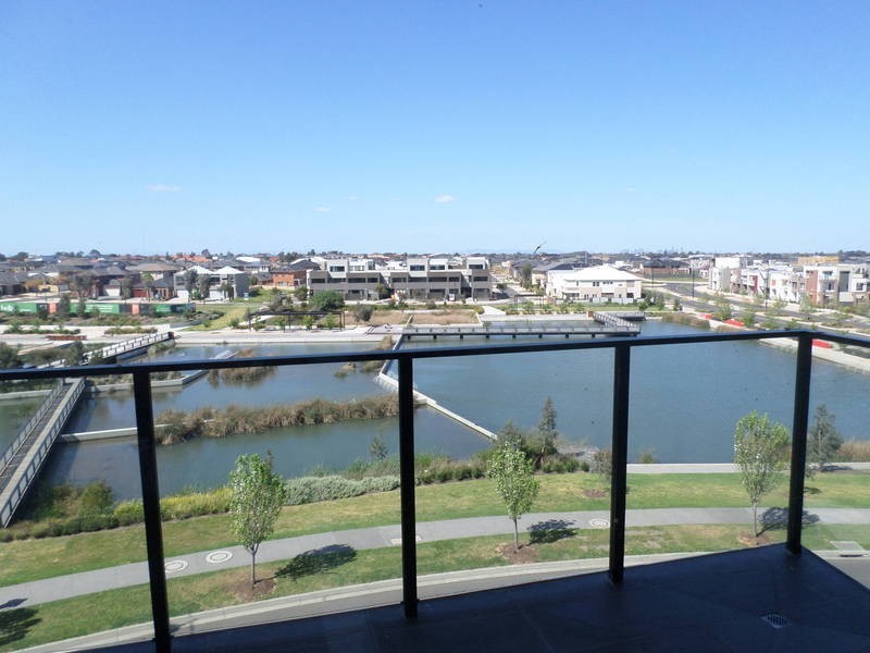 350/73 Crn Lake Street & Commercial Road, Caroline Springs VIC 3023