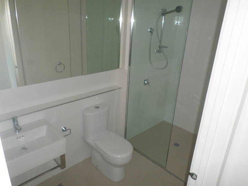 350/73 Crn Lake Street & Commercial Road, Caroline Springs VIC 3023