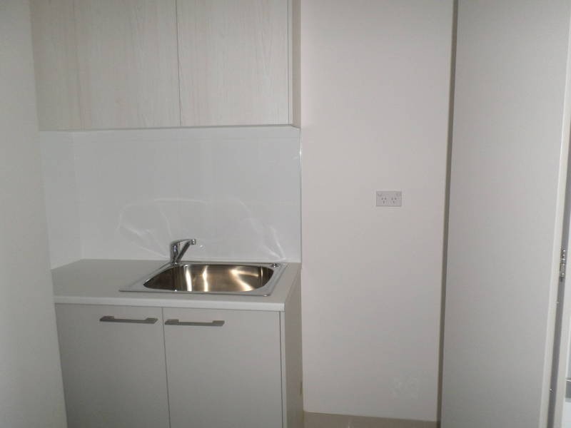 350/73 Crn Lake Street & Commercial Road, Caroline Springs VIC 3023